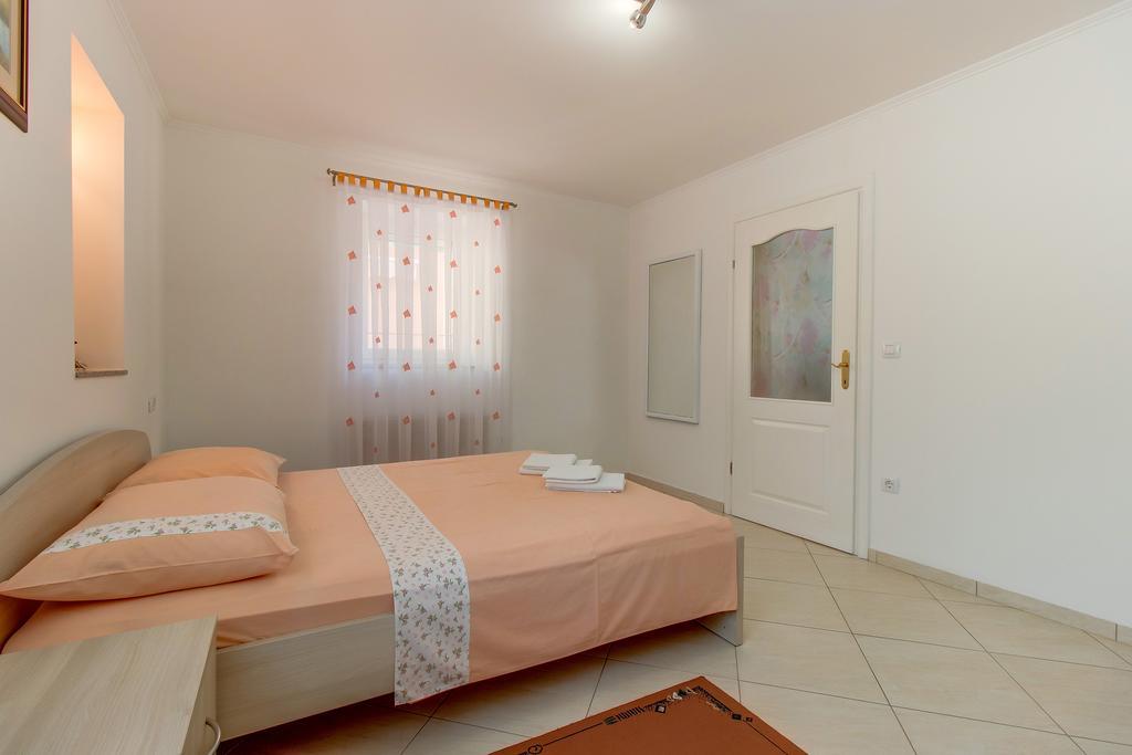 Apartments Leila Mali Losinj Exterior photo