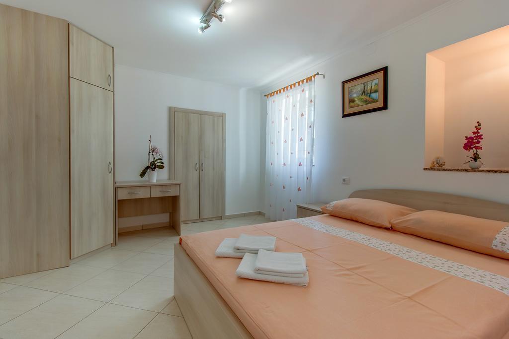 Apartments Leila Mali Losinj Exterior photo