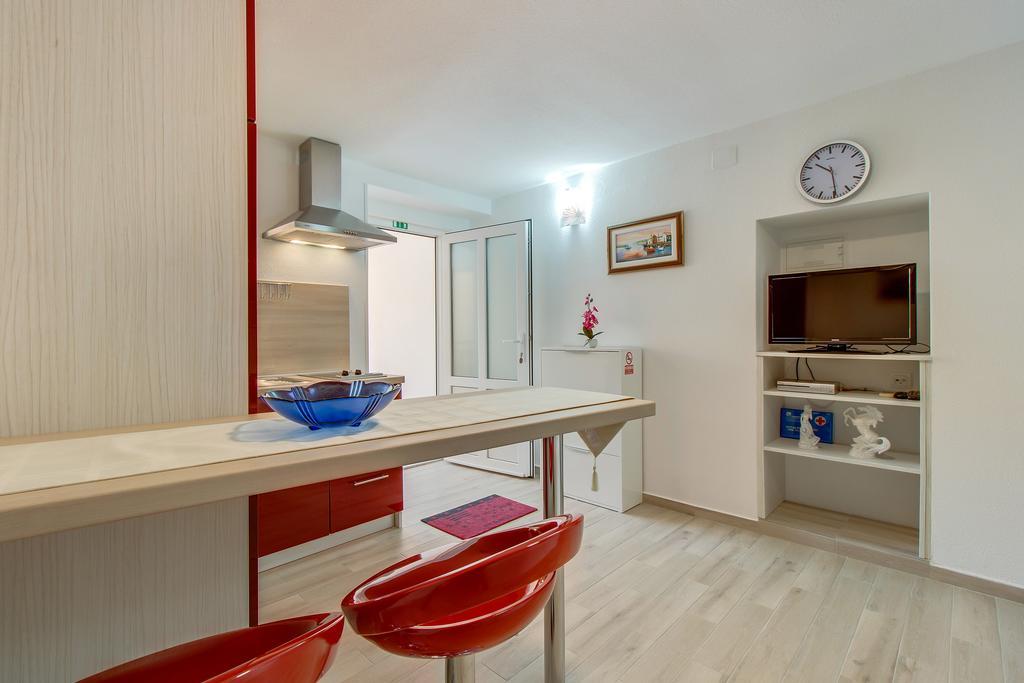 Apartments Leila Mali Losinj Exterior photo
